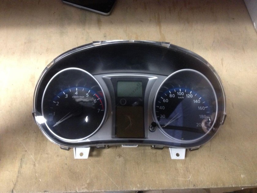 Приборная панель Альмера Классик