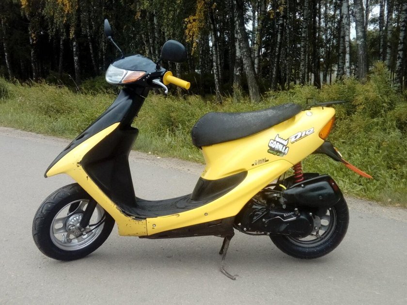 Honda Dio 27 желтая