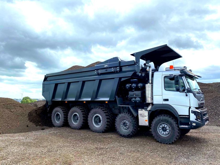 Вольво самосвал 10х4