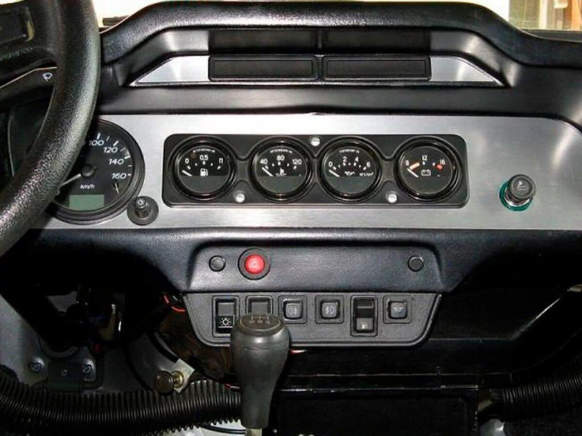 UAZ Hunter приборная панель