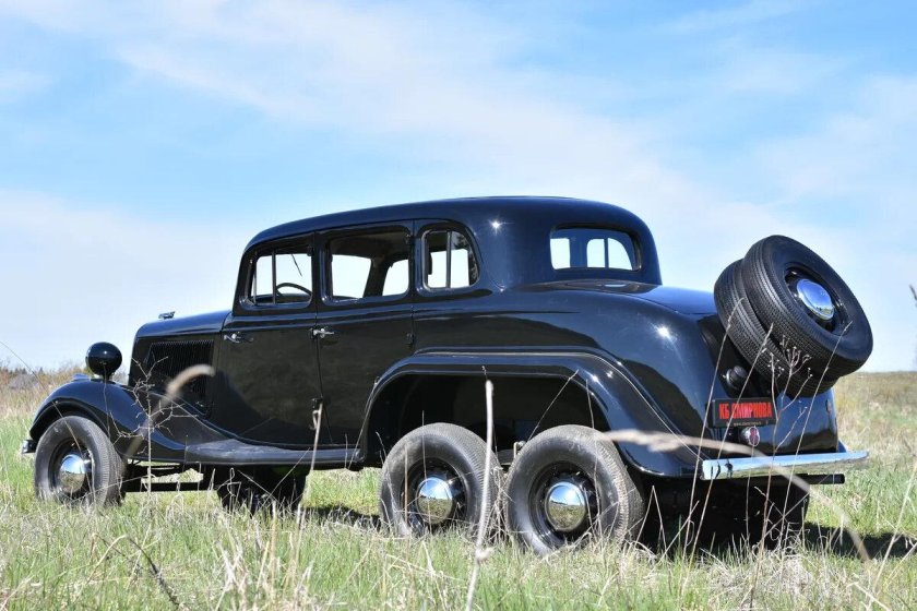 ГАЗ-25 автомобиль