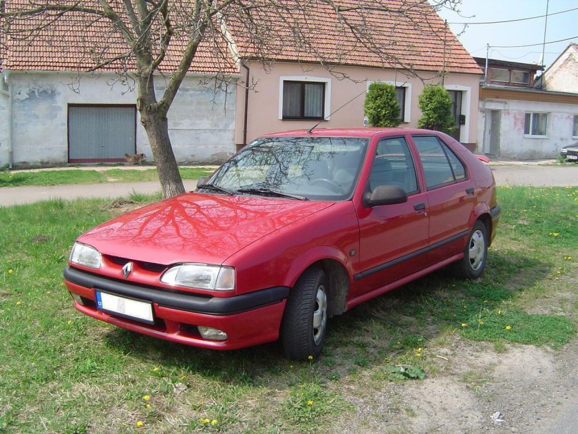 Рено 19 хэтчбек