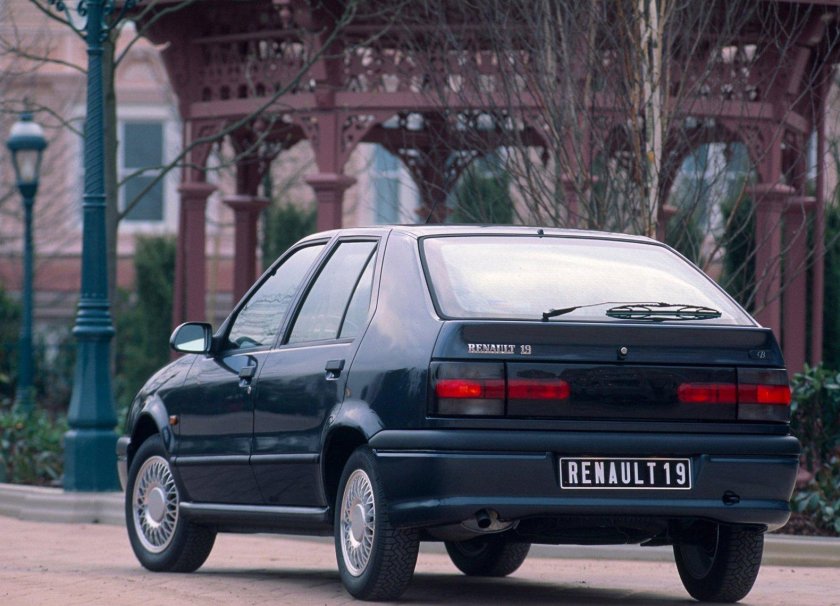 Renault 19