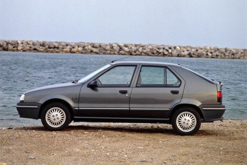 Рено 19 хэтчбек фото