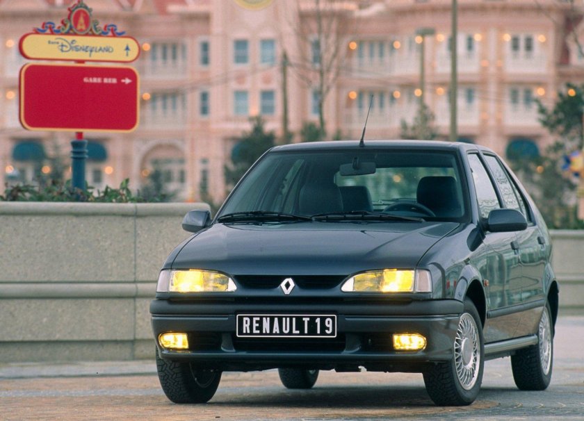 Рено 19 хэтчбек