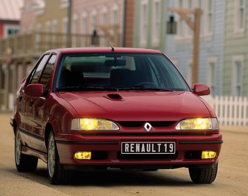 Рено 19 седан