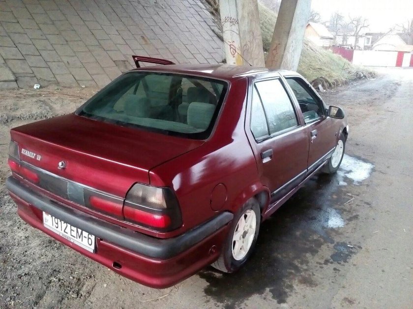 Рено 19 хэтчбек