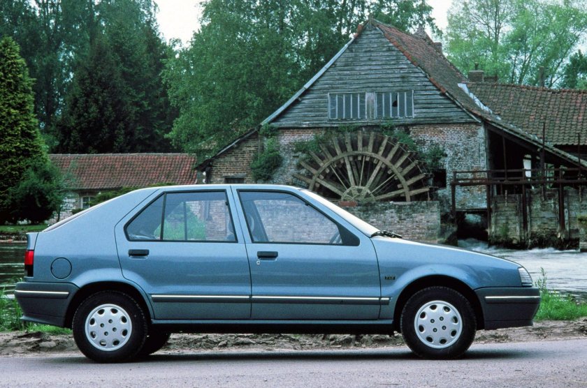 Рено 19 хэтчбек