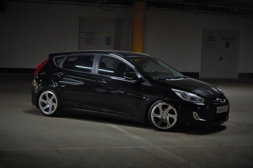 Хендай Солярис хэтчбек 2012 черный