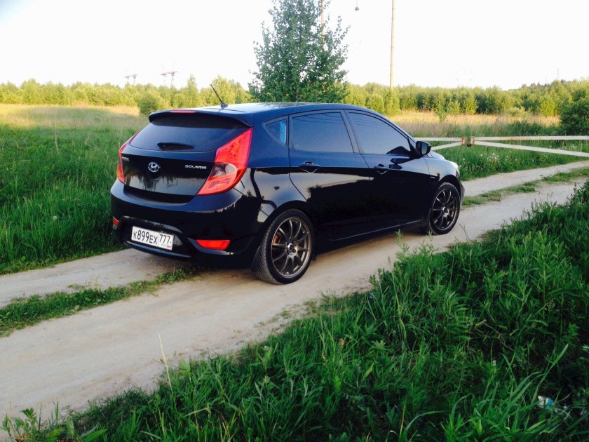 Хендай Солярис хэтчбек 2012 черный