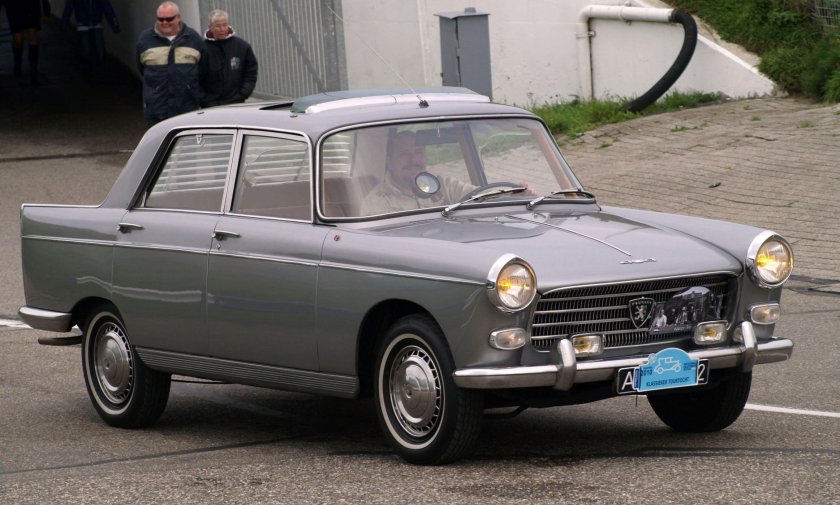 Peugeot 404 Restyling