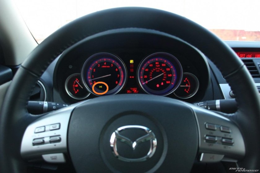 Приборная панель Мазда 6 2008