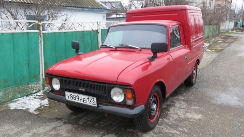 Москвич ИЖ 2715 красный