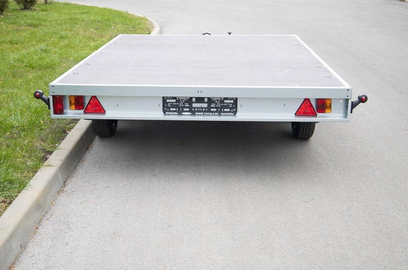 Прицеп Tavials