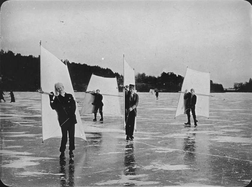 Катание на коньках с парусом