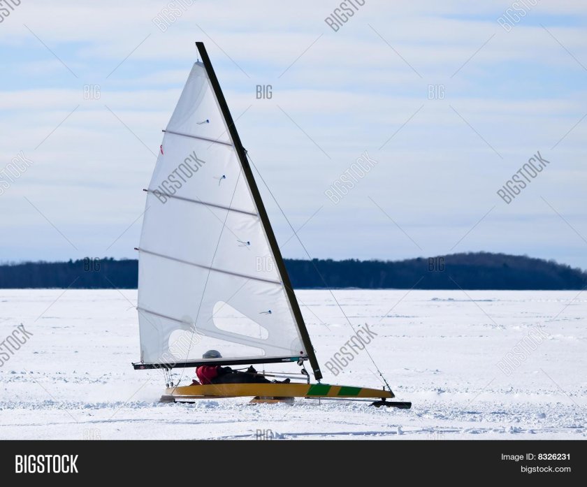 Парус на льду