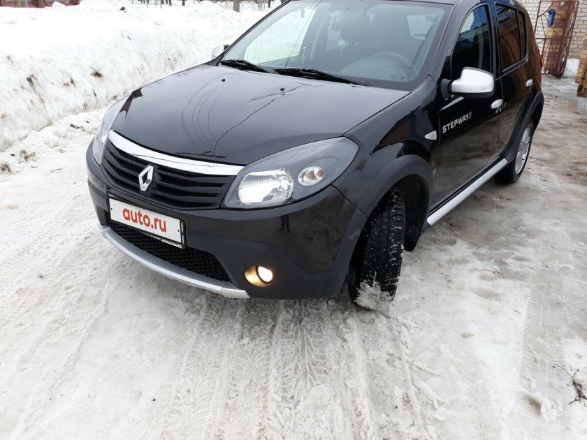 Рено Сандеро 2012 черный