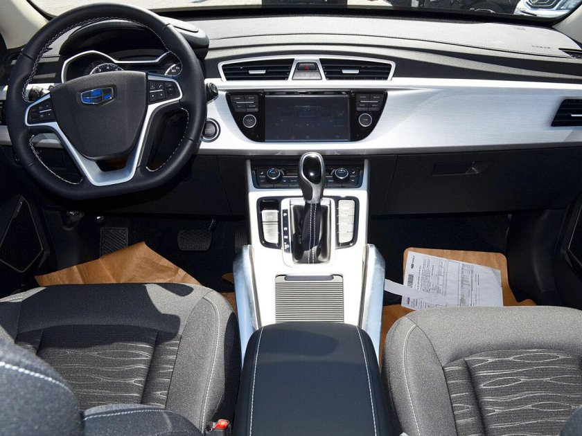 Новый Geely Atlas 2021