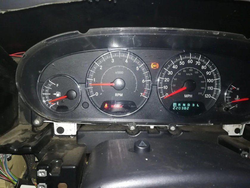 Додж Стратус 2.4 2004 приборная панель