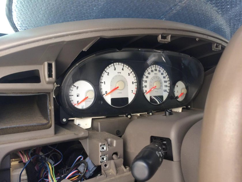 Dodge Stratus 2 панель приборов