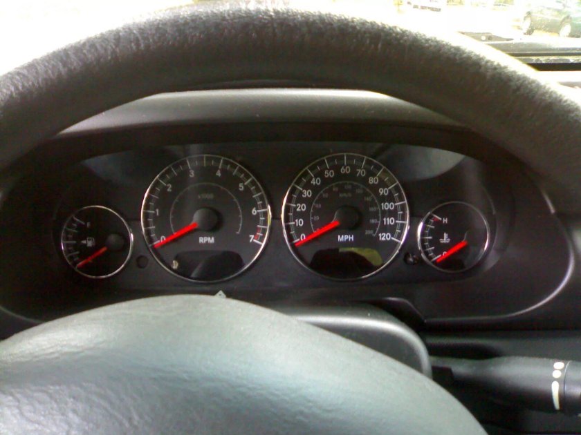 Dodge Stratus 2 панель приборов