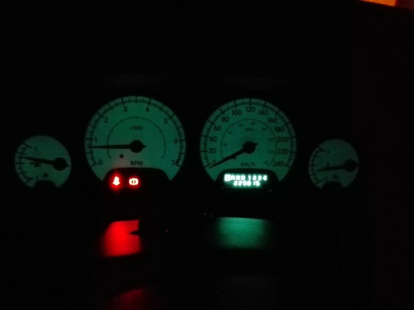 Пересвет приборки Додж Стратус 2005