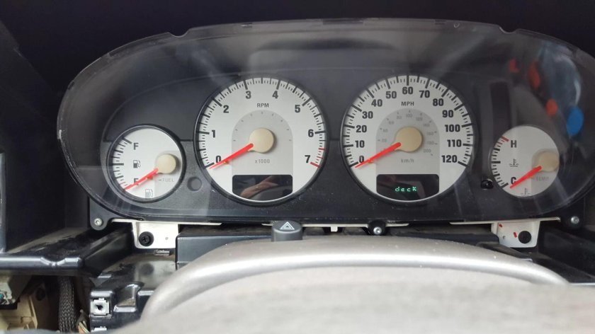 Dodge Stratus 2 панель приборов