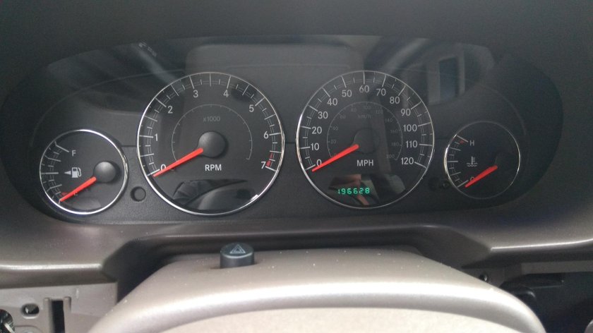 Додж Стратус 2.4 2004 приборная панель