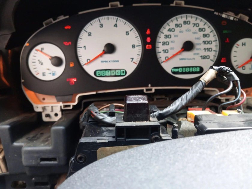 Приборка dodge Avenger