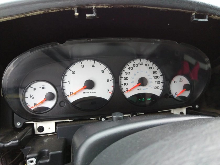 Панель приборов dodge Stratus