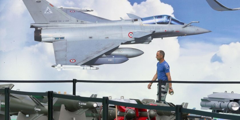 Самолет военный