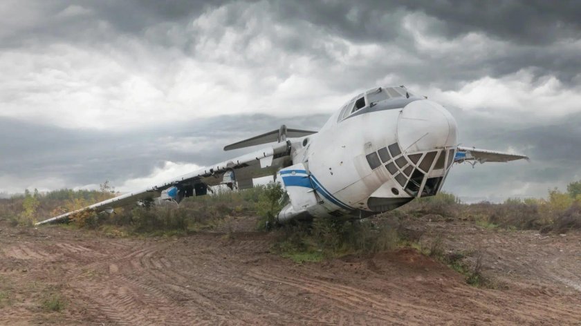 Заброшенный самолет ил 76