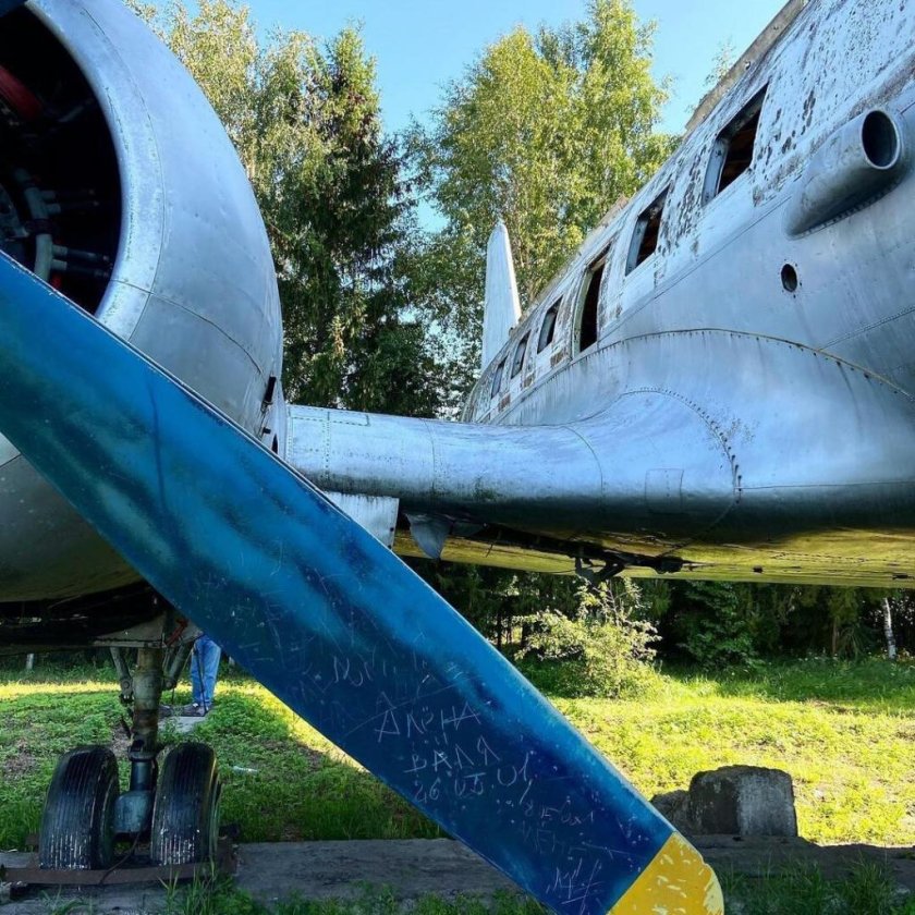 Заброшенный самолет в Иваньково