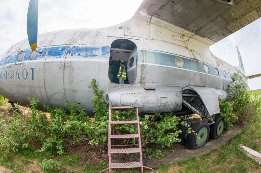 АН 10 В Монино