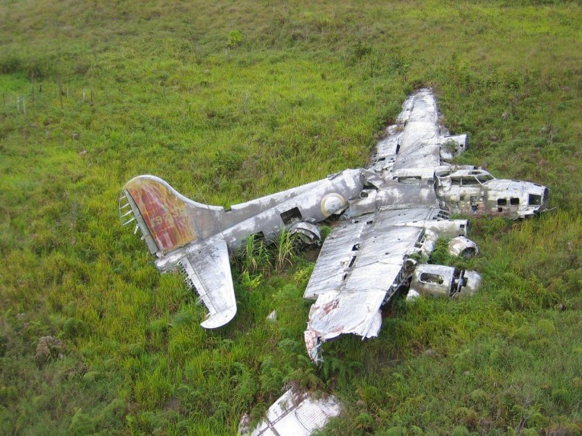 Заброшенный самолет ил-2