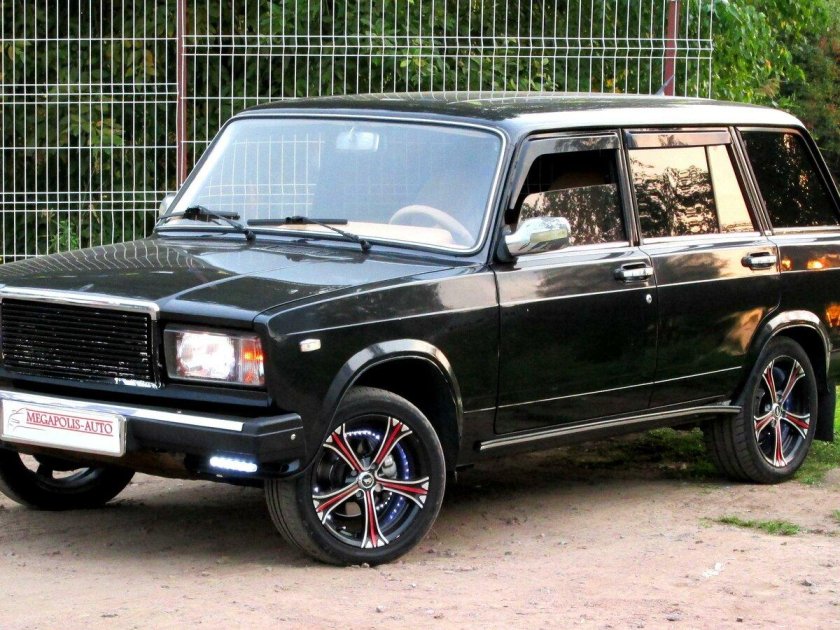 Машина ВАЗ 2104