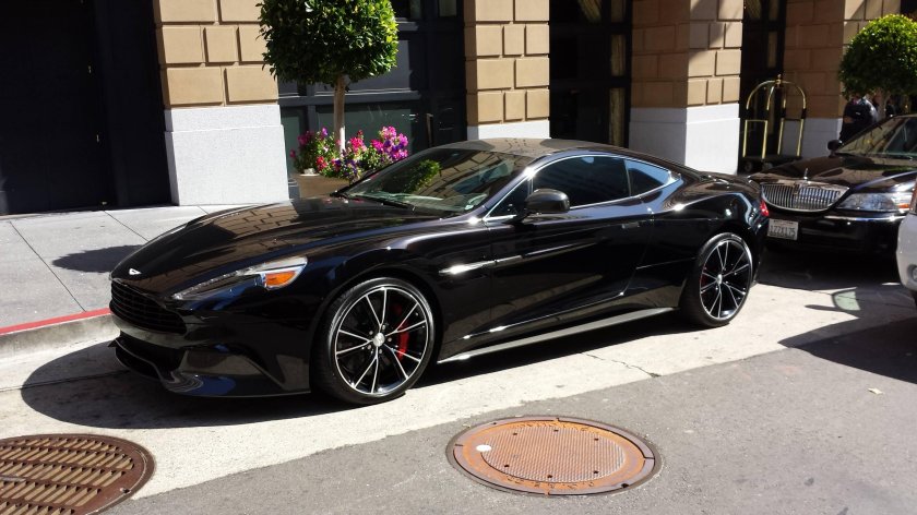 Астон Мартин Vanquish