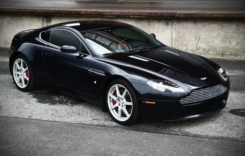 Астон Мартин черный