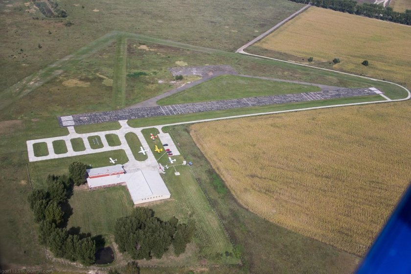 Летное поле аэродрома