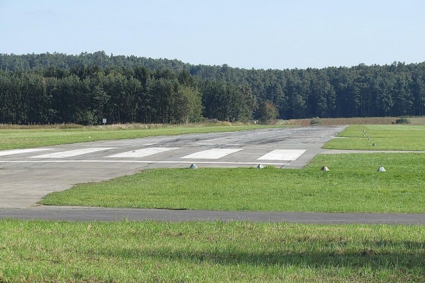 Военный аэродром взлётная полоса