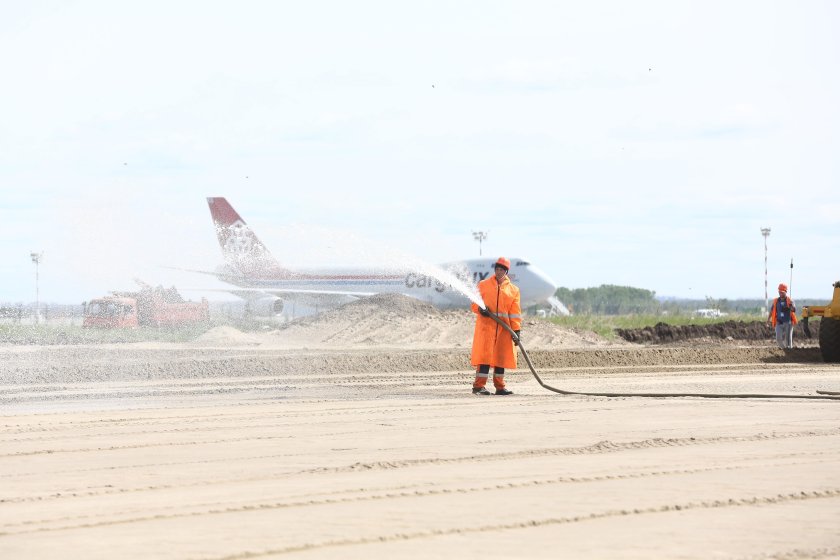 Аэропорт Толмачево взлетно-посадочная полоса