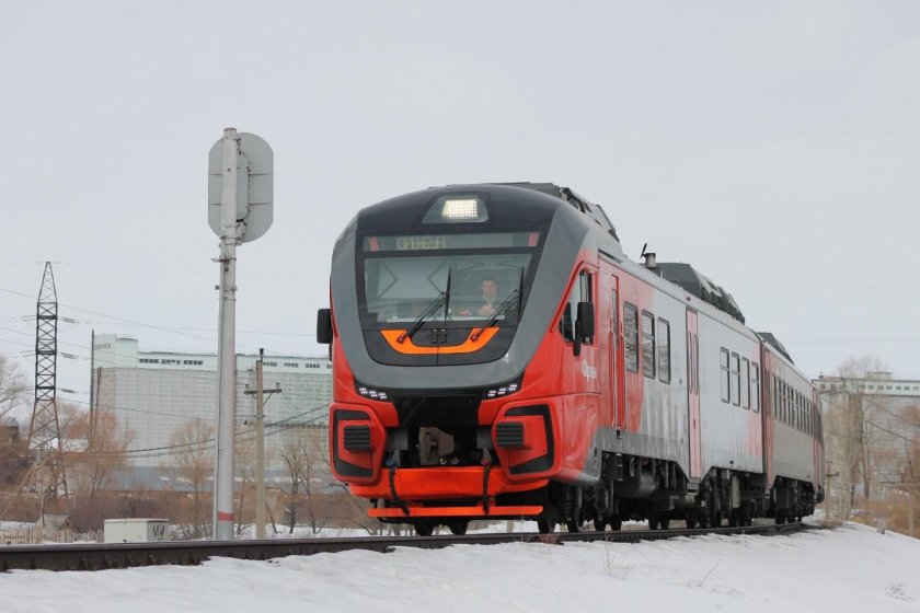 Скорый Пригородный поезд