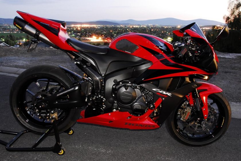 Мотоцикл Honda cbr600rr чёрно красный
