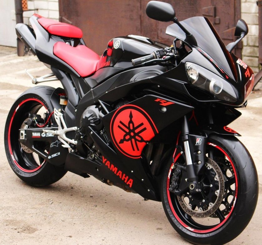 Yamaha r1 2007 красный