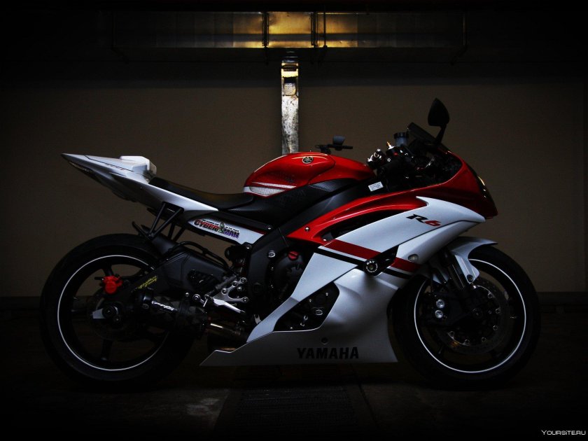 Yamaha r6 красная