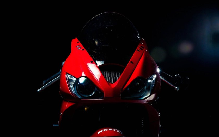 Triumph Daytona 675 Red