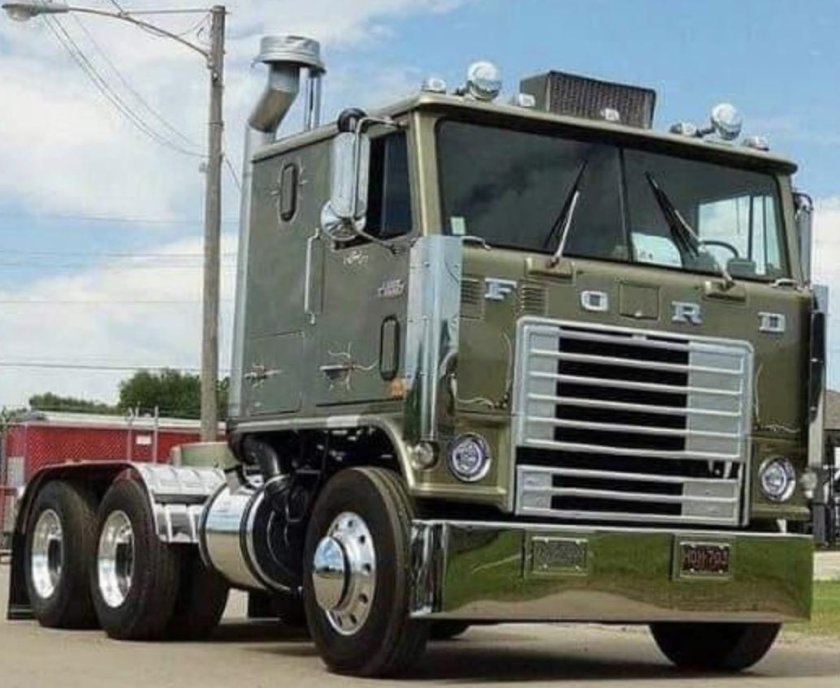 Ford 9000 Truck