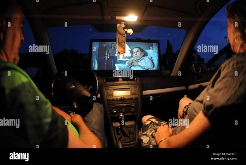 Автокинотеатр под открытым небом