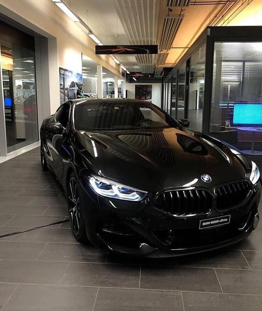 БМВ м8 черная