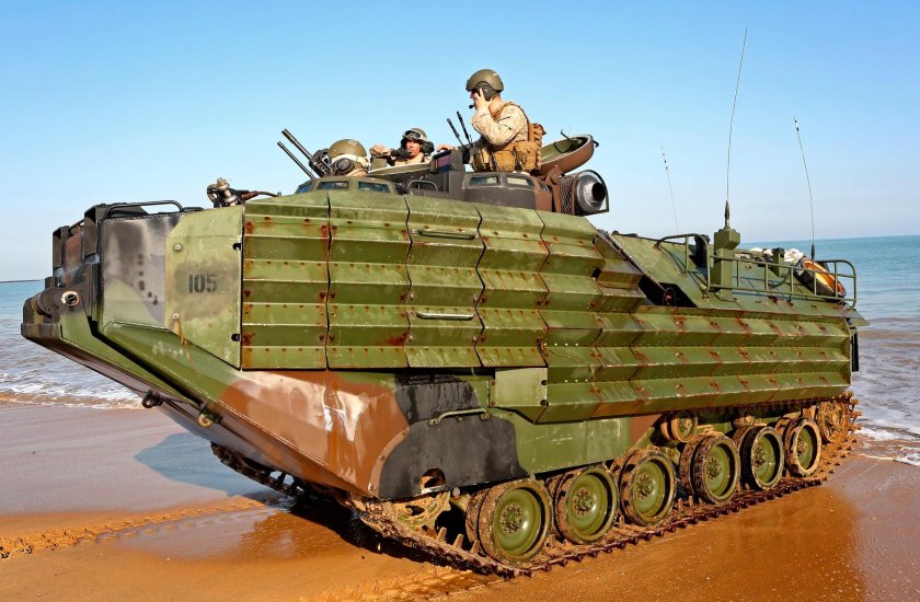 Гусеничная амфибия aav7